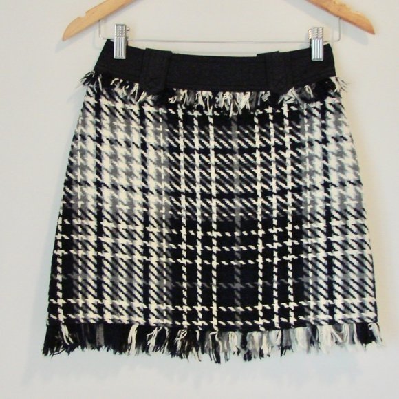 Zara Tweed Skirt Raw Hem Fringe Mini Skirt Black White Gray Plaid Size XS - Picture 2 of 14